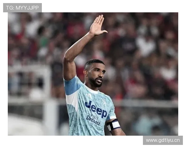 布雷默当选意甲最佳后卫,防守稳健性获官方认可 布雷默当选意甲最佳后卫,防守稳健性获官方认可